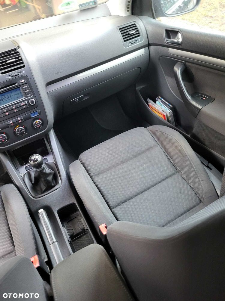 Volkswagen Golf - 6