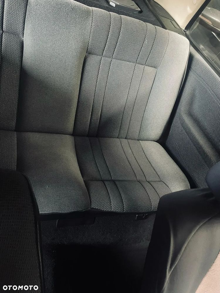 Volkswagen Golf 1.6 CL D - 16