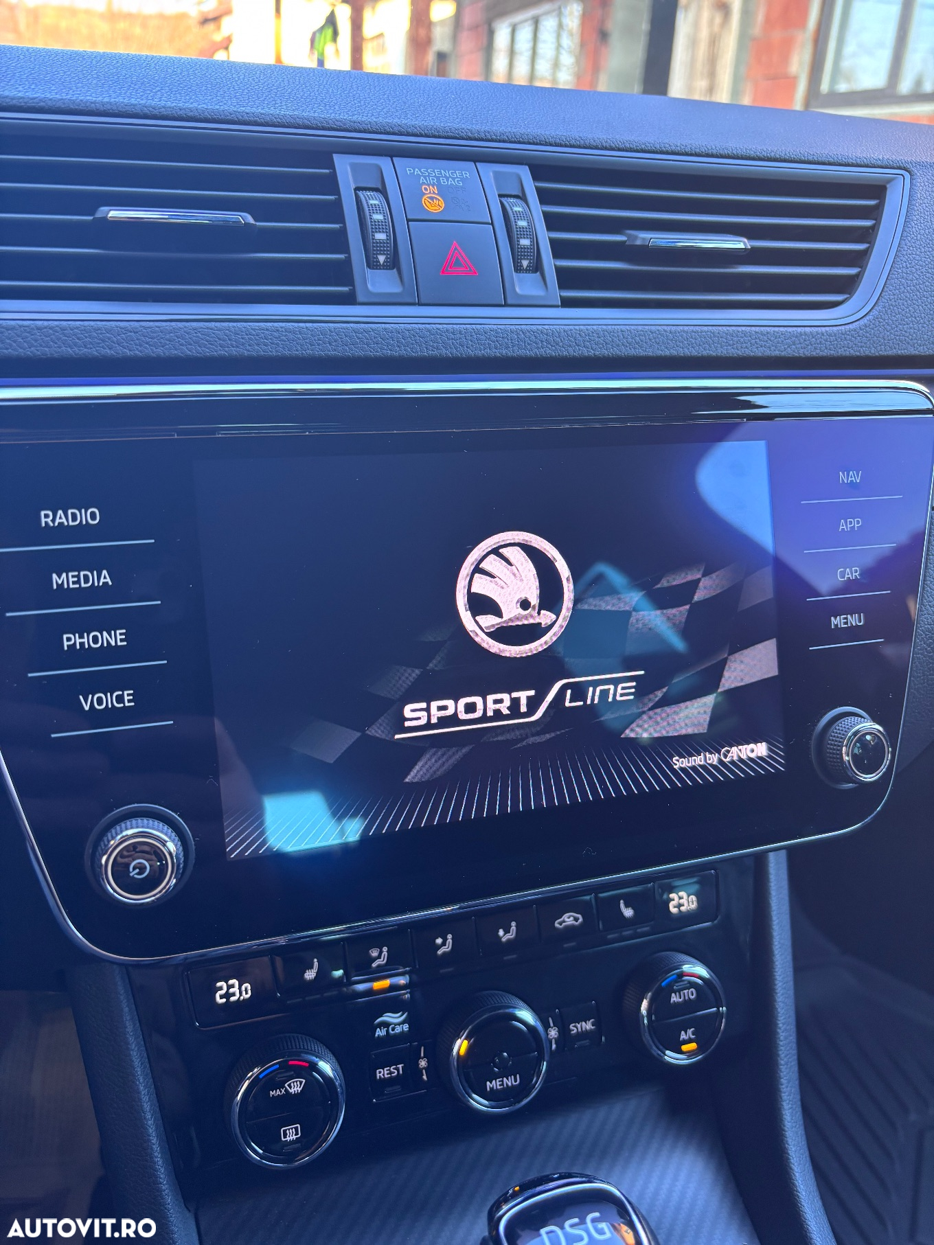 Skoda Superb 2.0 TDI DSG Sportline - 24