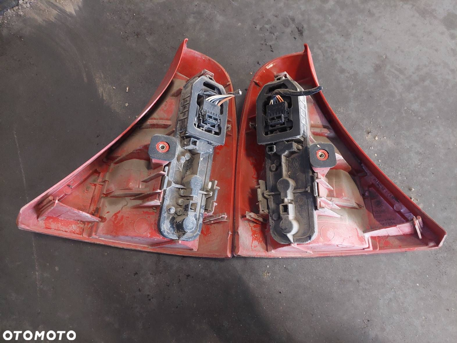 KOMPLETNY TYŁ KLAPA BAGAŻNIKA ZDERZAK TYŁ LAMPY RENAULT CLIO II MV632 - 2
