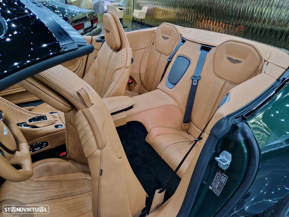 Aston Martin DB11 Volante V8 - 15