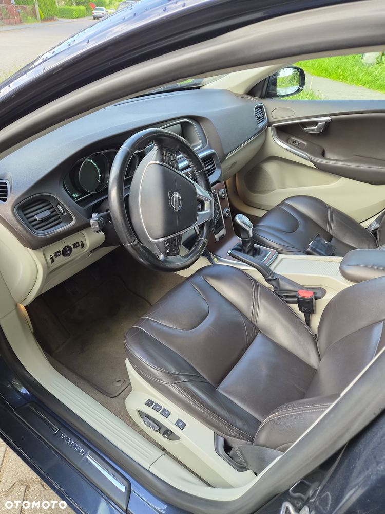 Volvo V40 D2 - 10