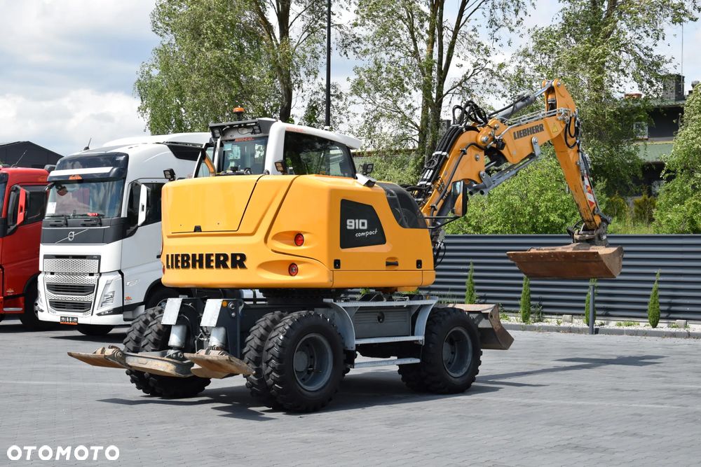 Liebherr A910 COMPACT / KOPARKA KOŁOWA / KABINA / KLIMATYTZACJA / SPYCH / PODPORY / DODATKOWY OSPRZĘT / SPROWADZONA - 21