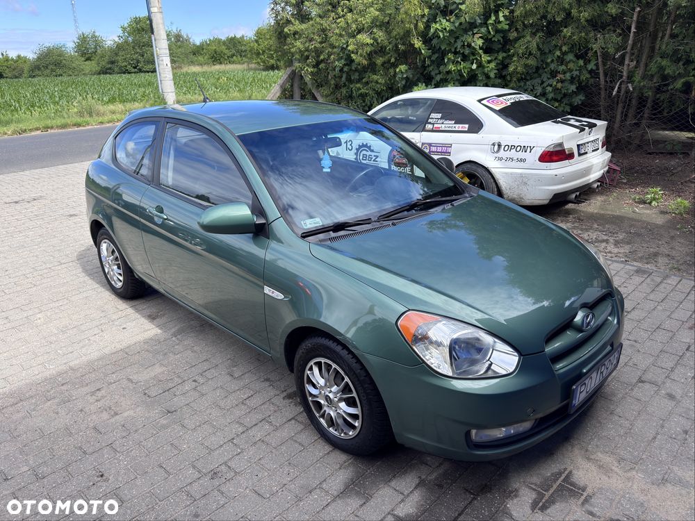 Hyundai Accent - 2