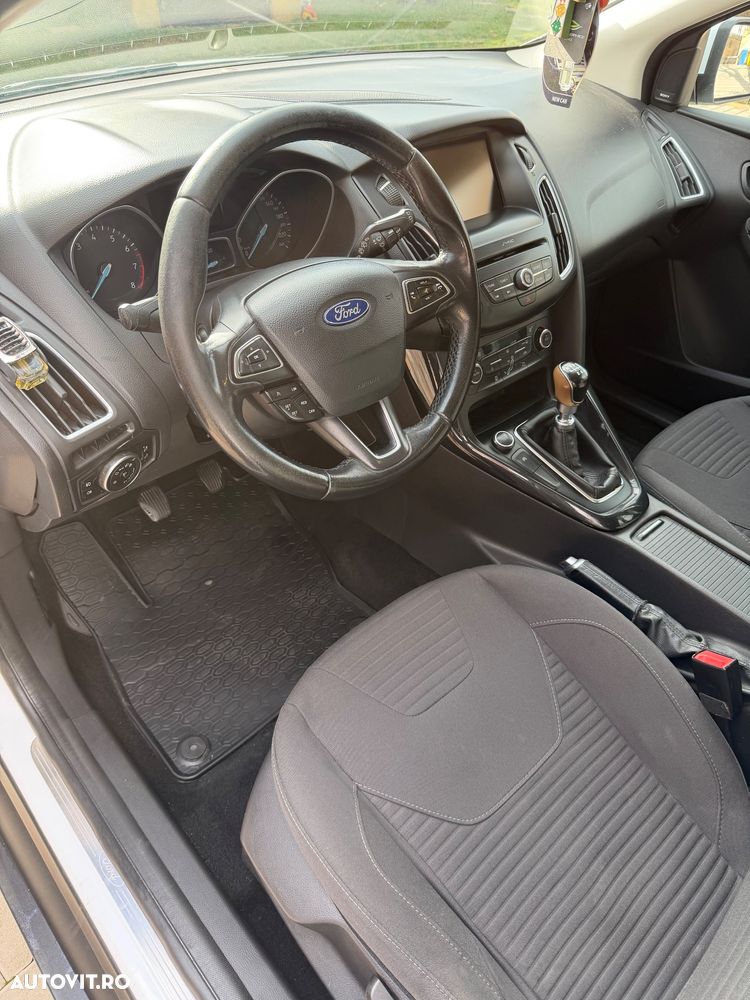 Ford Focus 1.0 EcoBoost Titanium - 10