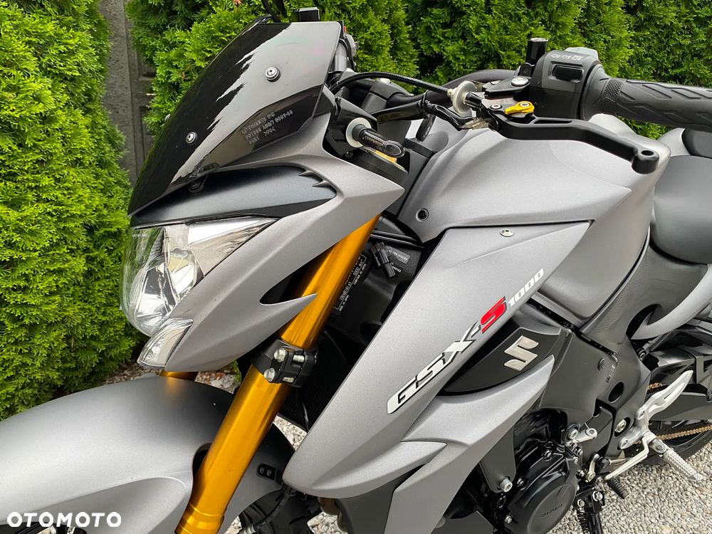 Suzuki GSX - 32