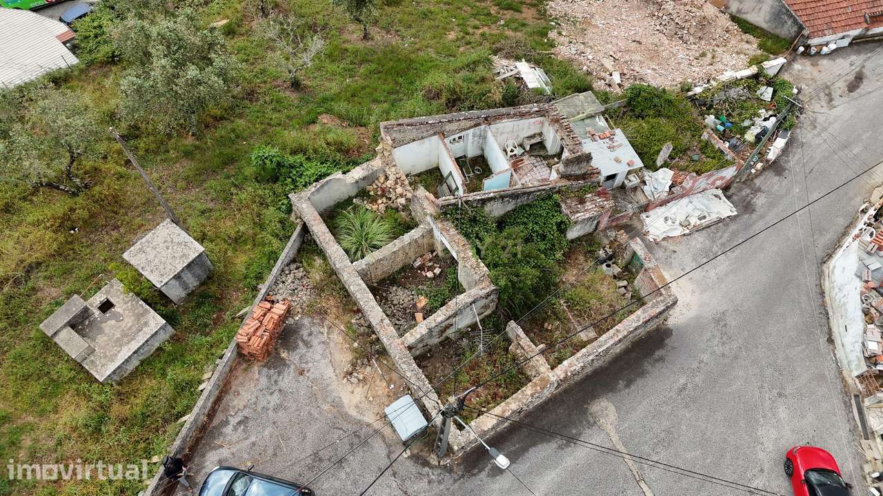 Ruína para venda em Lousa - Grande imagem: 2/16