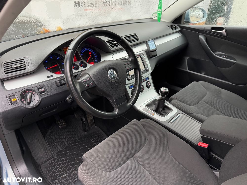 Volkswagen Passat Variant 2.0 TDI BlueMotion Technology DPF Highline - 14