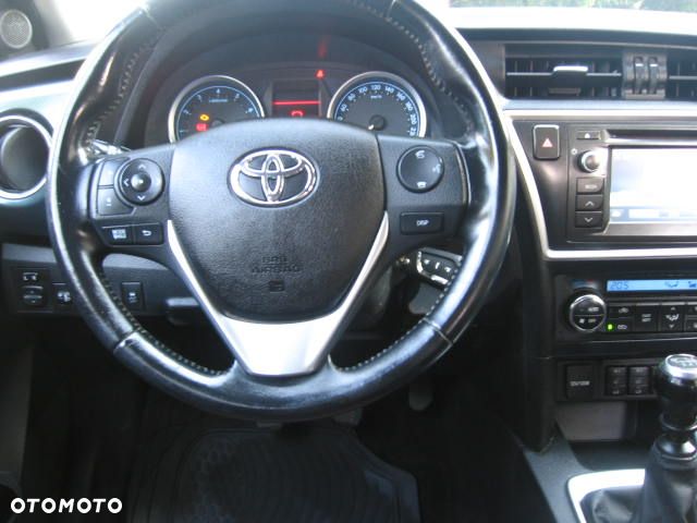 Toyota Auris 1.6 Premium - 18