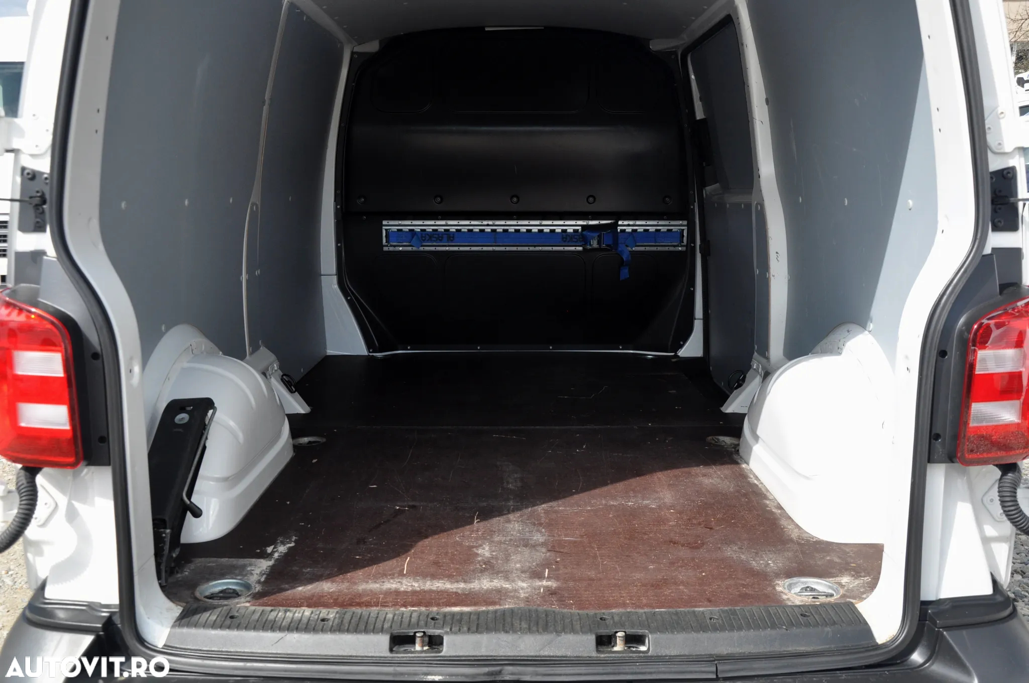 Volkswagen Transporter T6 L2H1 Van - 9