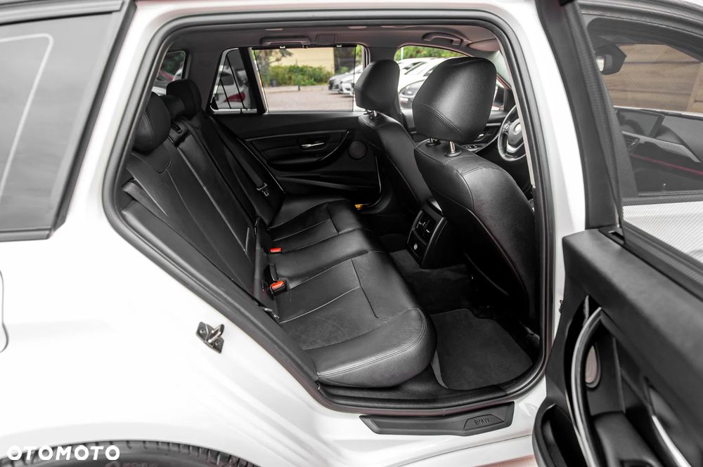 BMW Seria 3 320i Modern Line - 22
