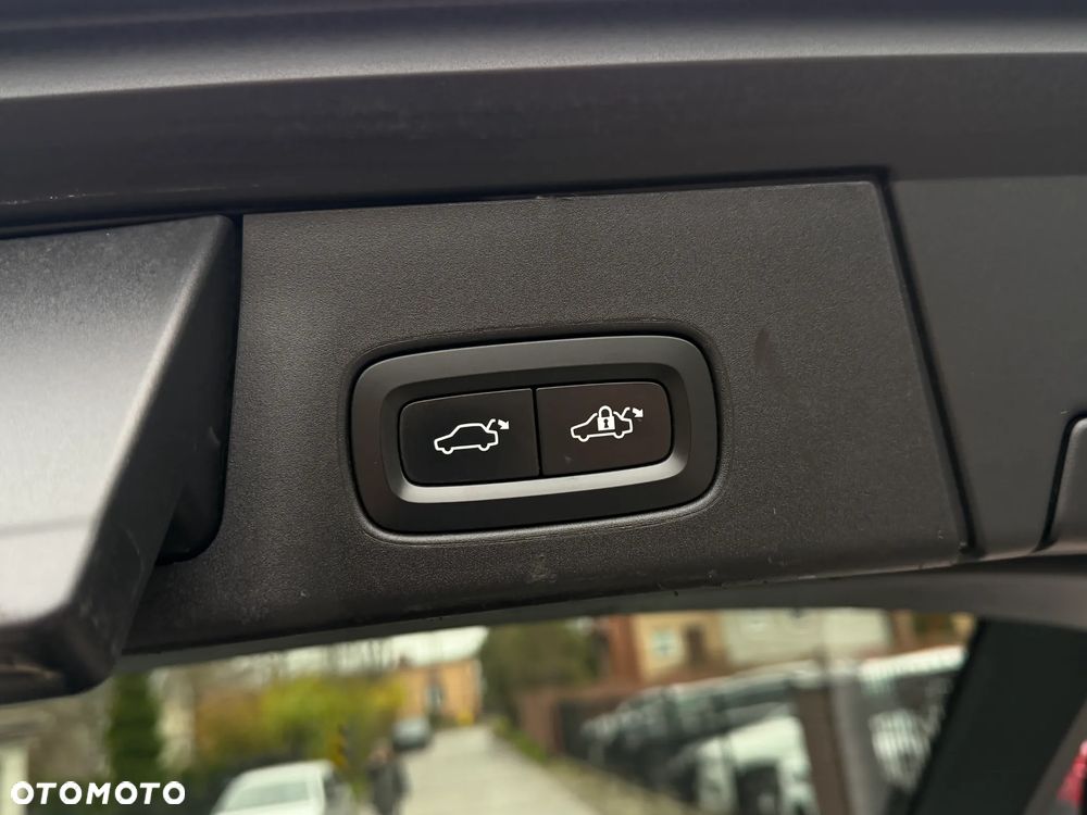 Volvo V90 Cross Country D5 AWD Pro - 37