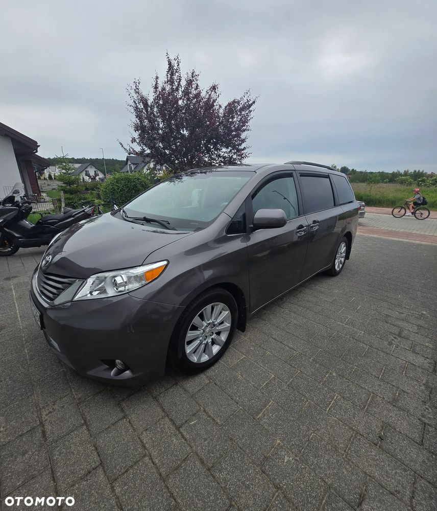Toyota Sienna 3.5 XLE AWD - 9