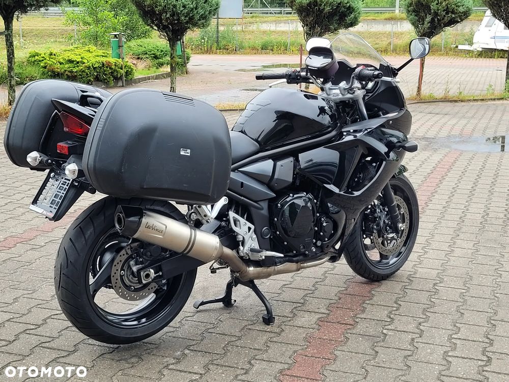 Suzuki GSX - 13