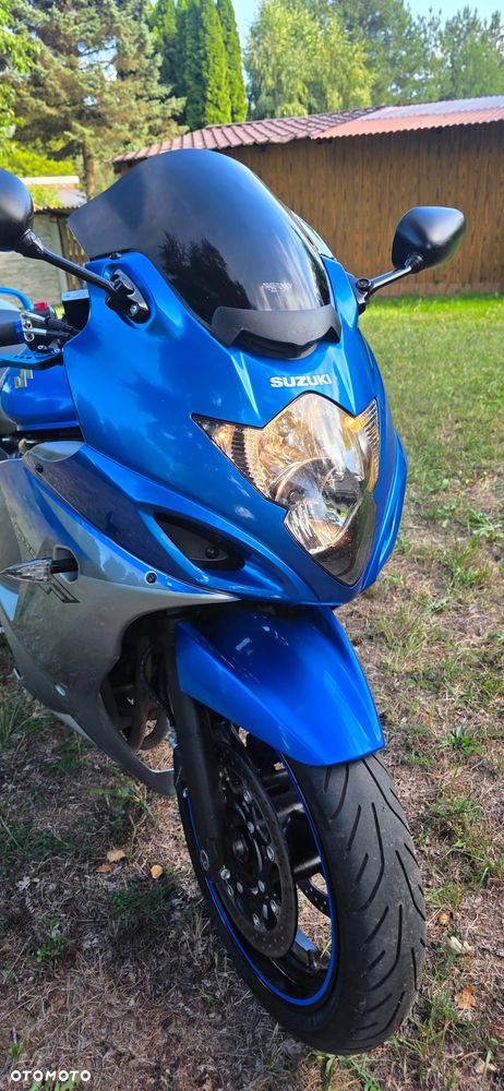 Suzuki GSX - 12