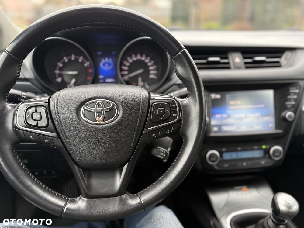 Toyota Avensis 1.8 Premium - 11