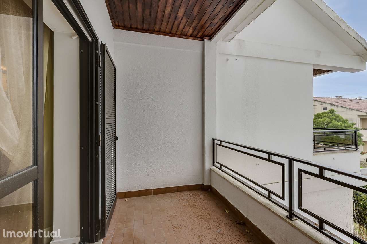 Moradia Geminada T4 em Carnaxide no concelho de Oeiras - Grande imagem: 3/41