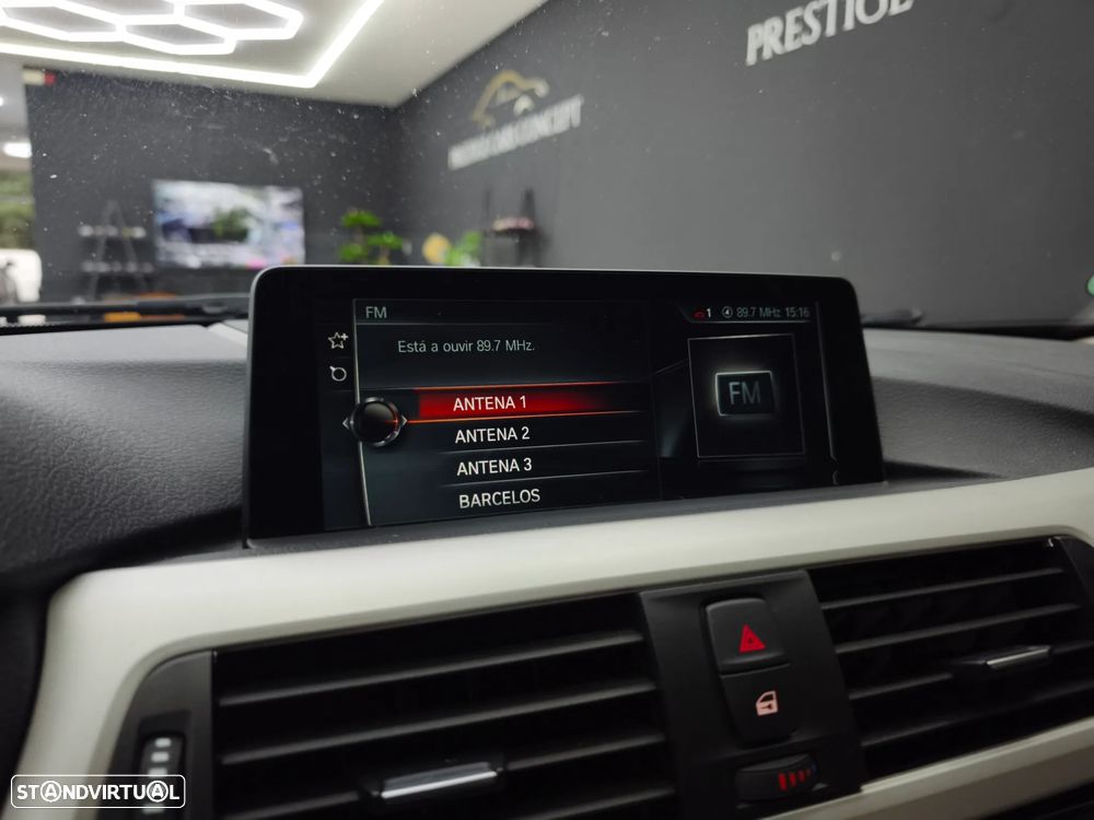 BMW 330 e iPerformance Line Luxury Purity - 35