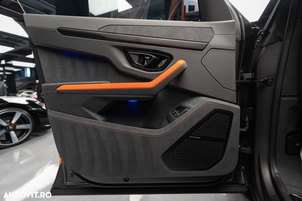 Lamborghini URUS - 11