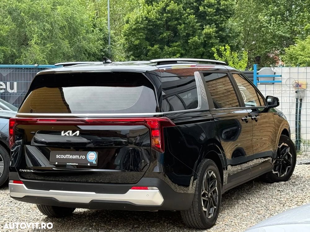 Kia Carnival - 4