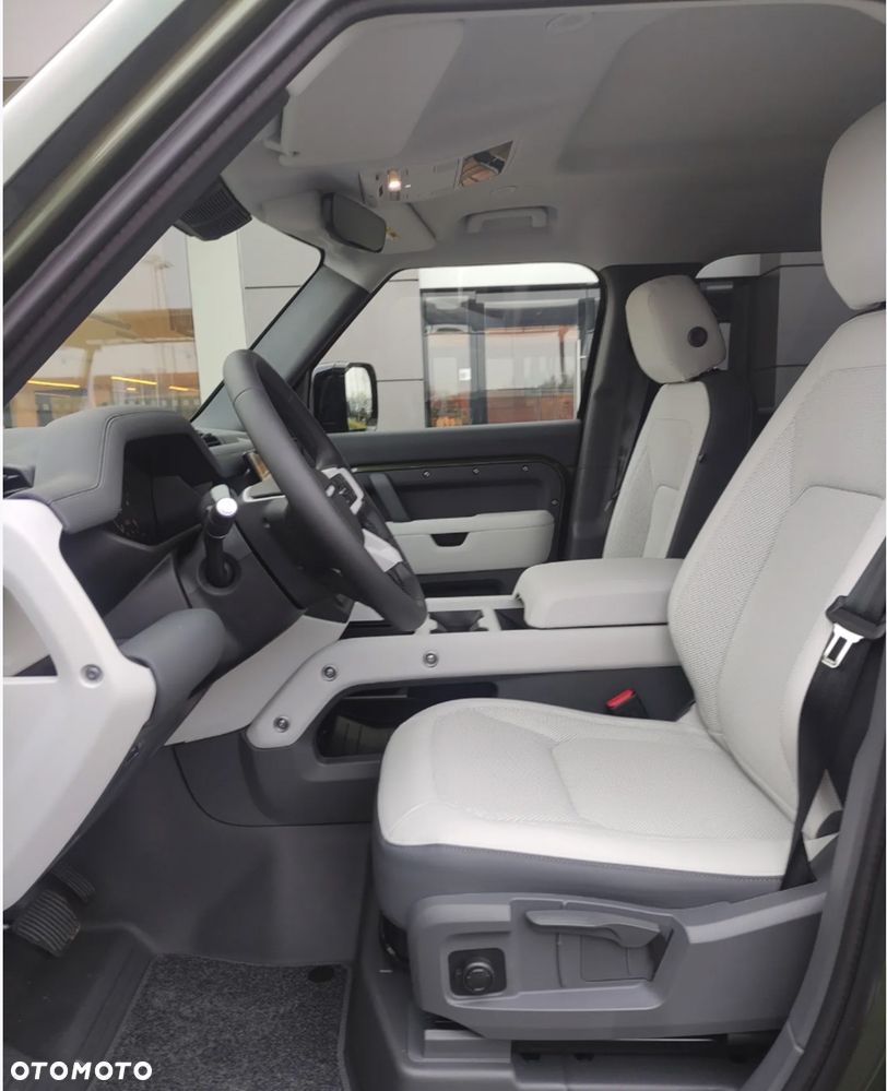 Land Rover Defender - 7