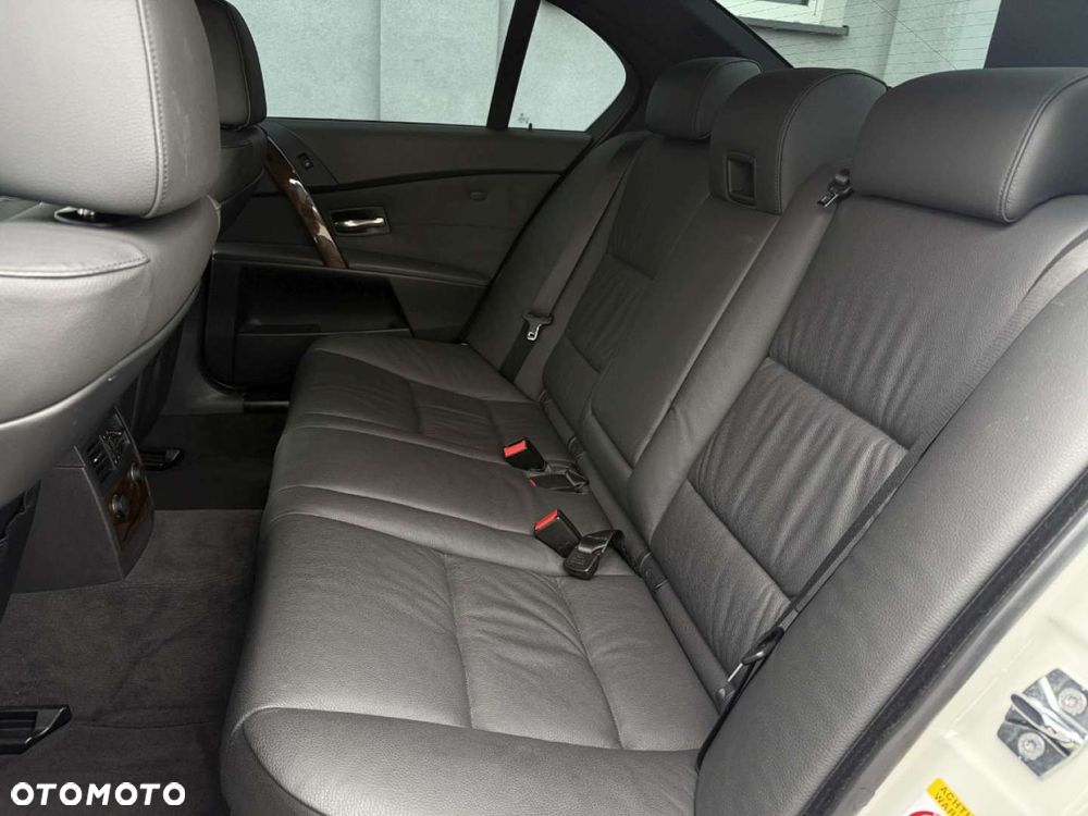 BMW Seria 5 540i Edition Sport - 35