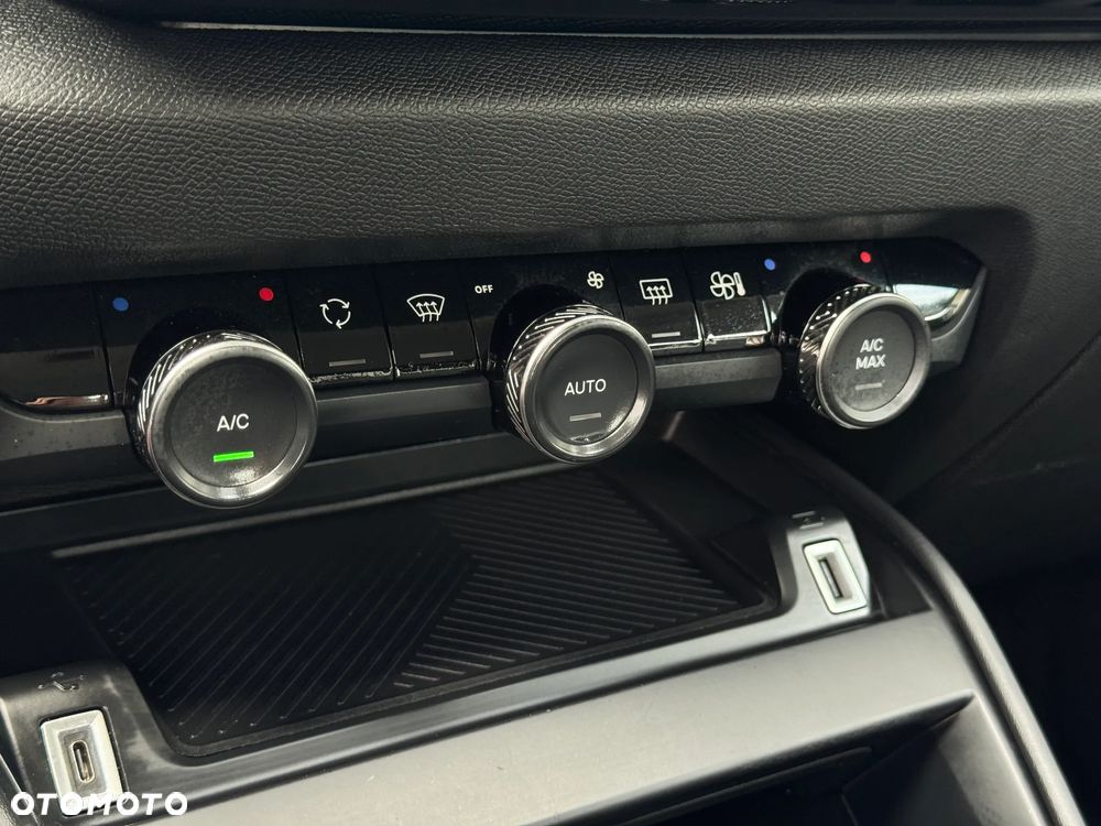 Citroën C4 PureTech 130 Stop&Start SHINE - 11