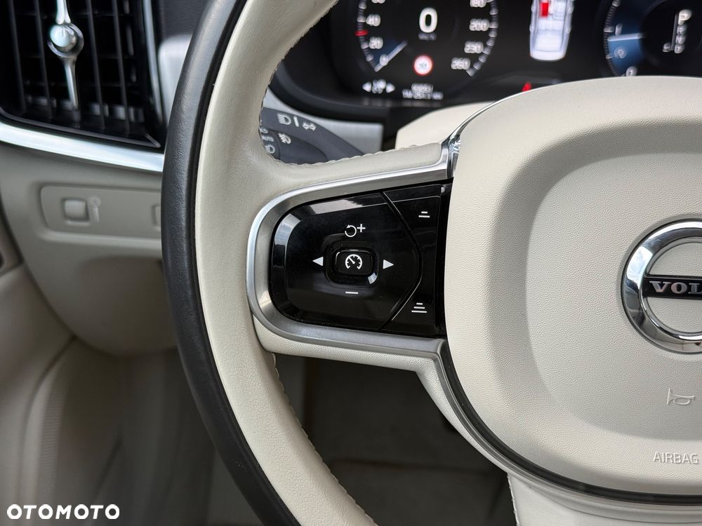 Volvo S90 D4 SCR Momentum Pro - 18