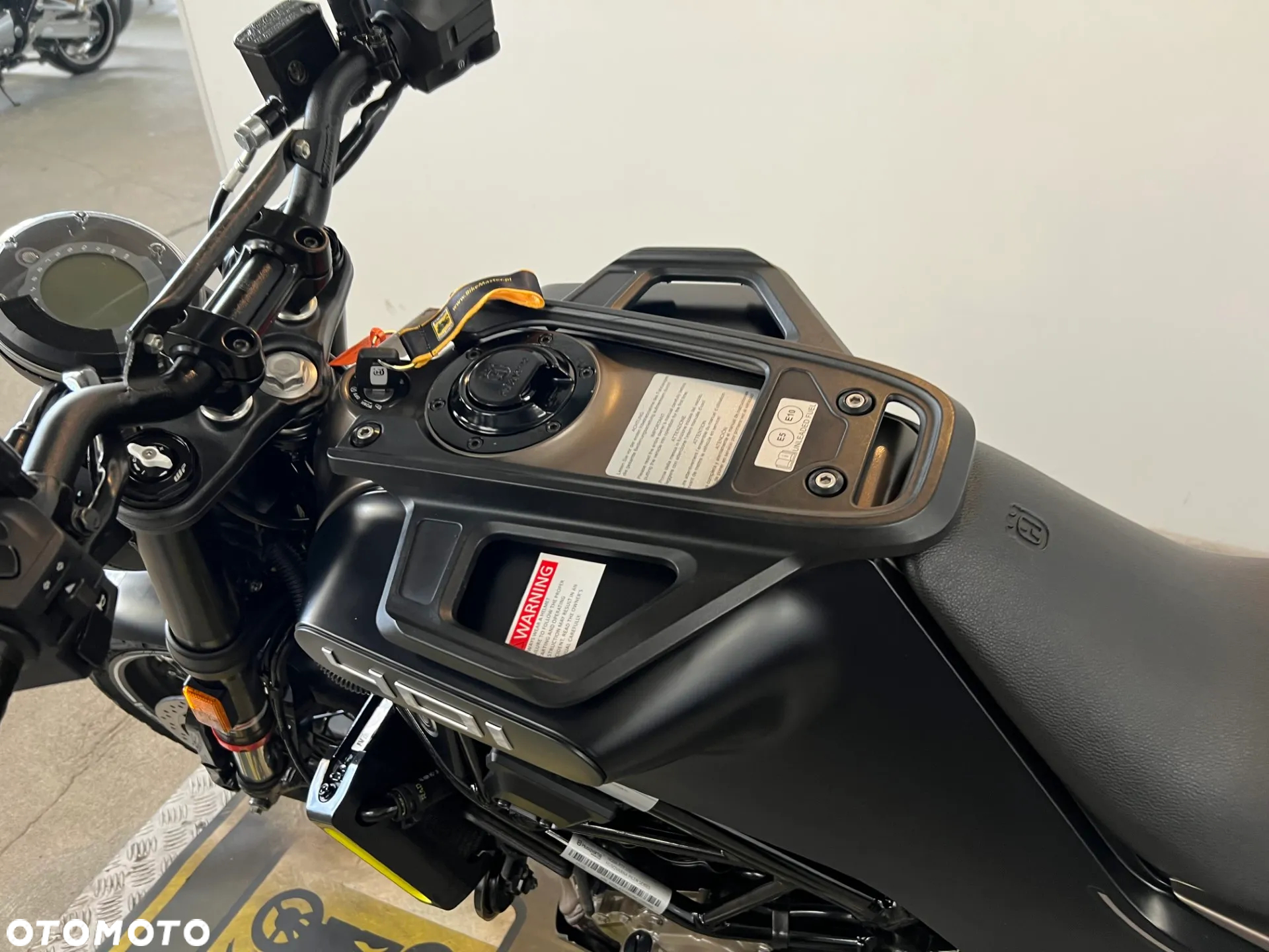 Husqvarna Svartpilen - 25