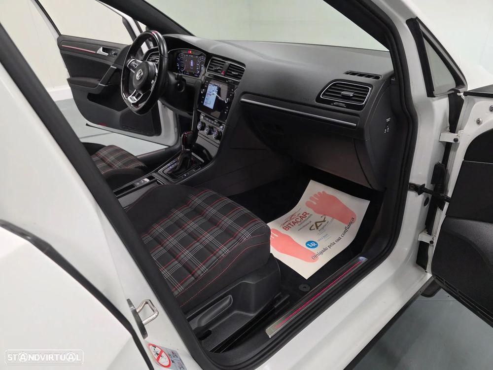 VW Golf 2.0 TSI GTI DSG Performance - 42