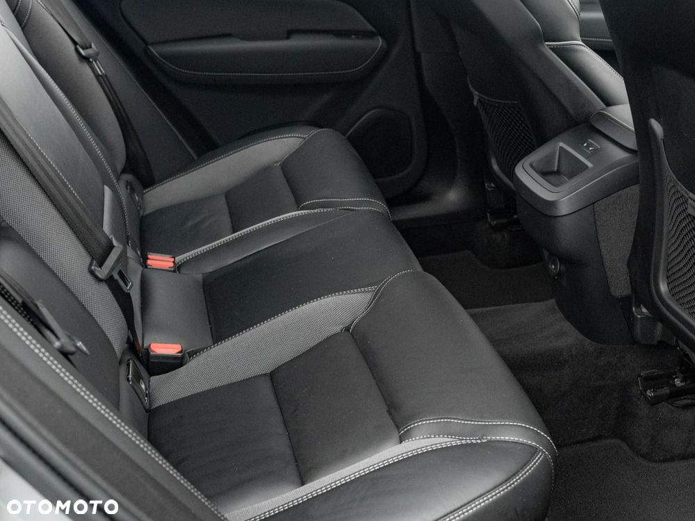 Volvo XC 60 B4 B Plus Dark - 30