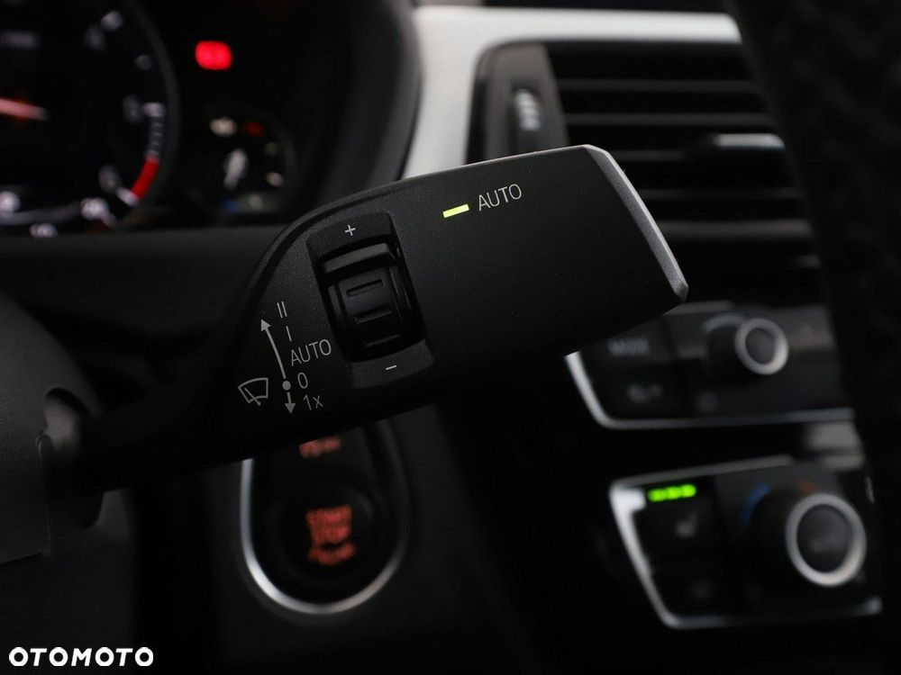 BMW Seria 3 320d xDrive M Sport - 32