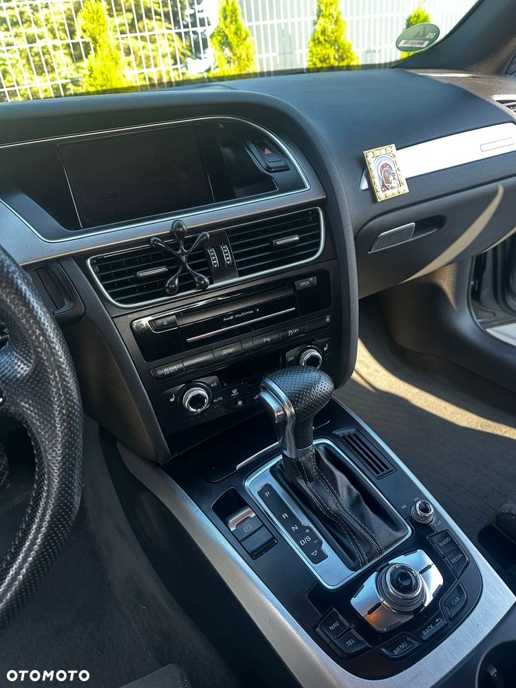 Audi A4 Avant 2.0 TDI DPF clean diesel quattro S tronic S line Sportpaket - 3