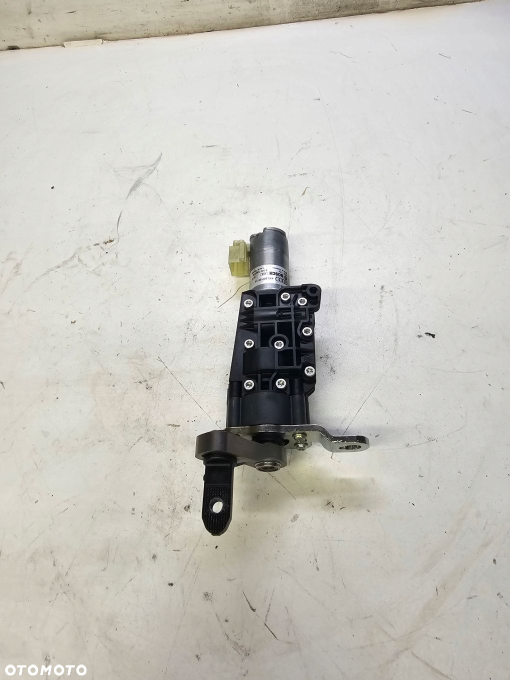SIŁOWNIK DOCIĄG KLAPY TYŁ AUDI A6 C8 4K9827851B - 2