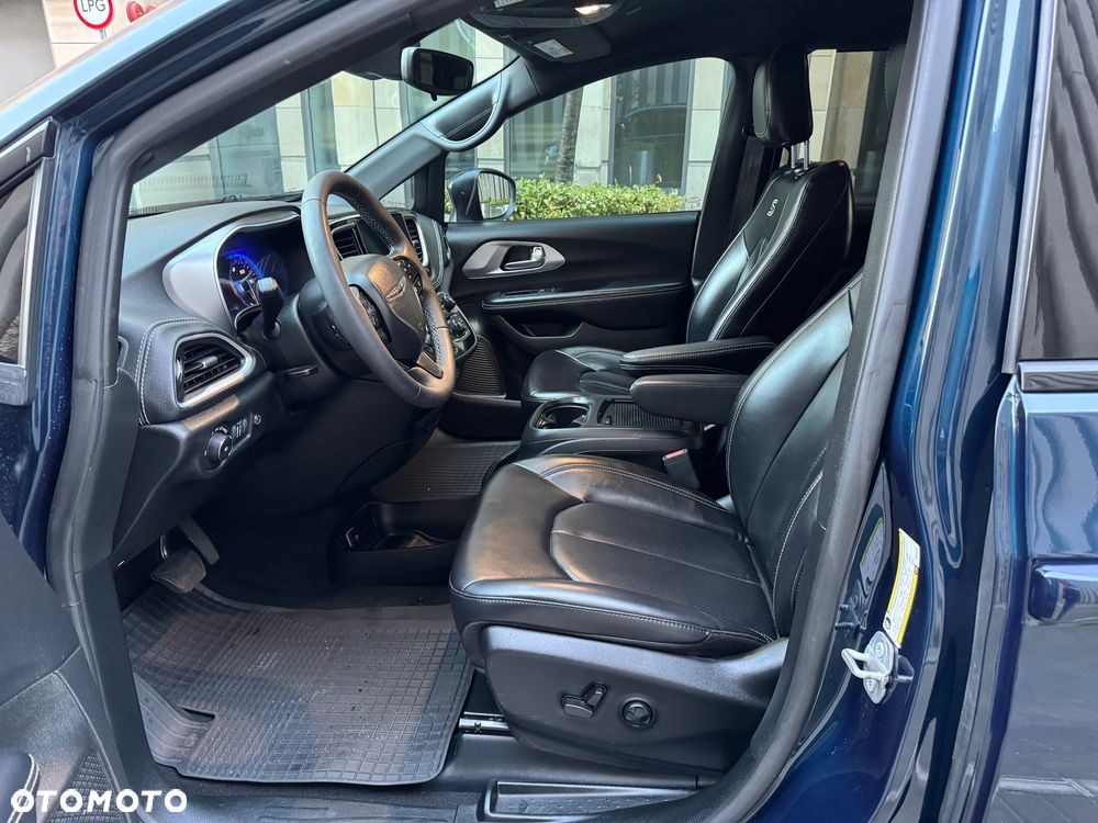 Chrysler Pacifica - 24
