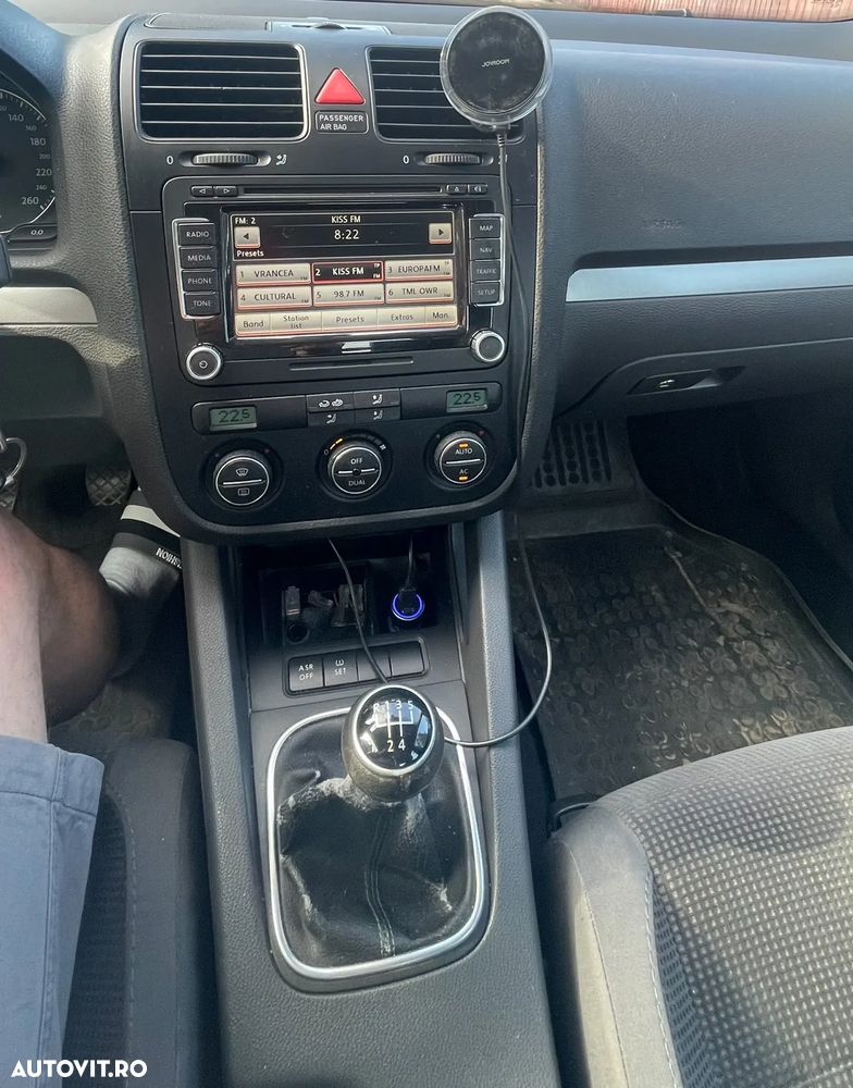 Volkswagen Jetta - 4