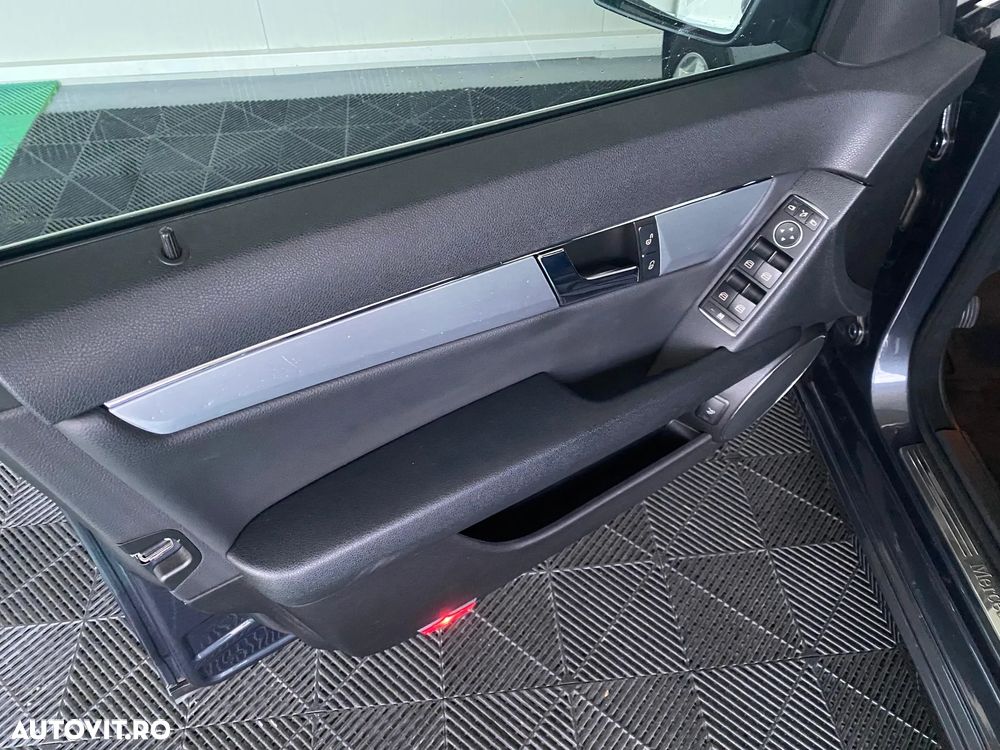 Mercedes-Benz C - 23