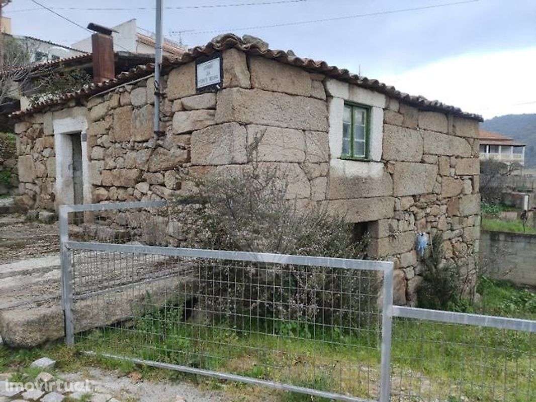 Moradia T2 para venda - Grande imagem: 2/9