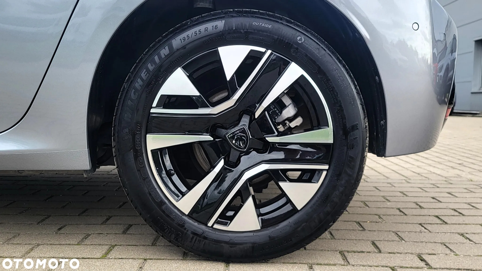 Peugeot 208 1.2 mHEV Allure - 9