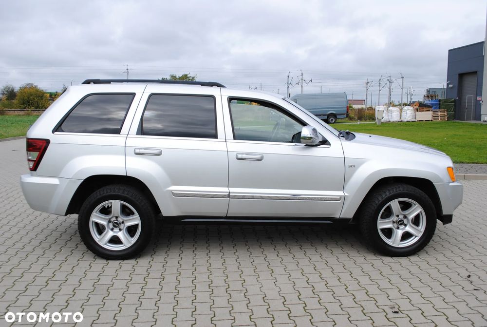 Jeep Grand Cherokee - 37