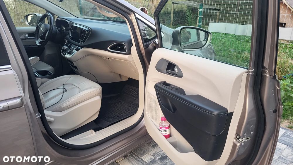 Chrysler Pacifica - 31