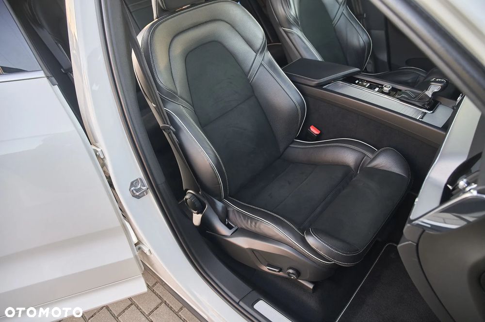 Volvo XC 60 D4 R-Design - 26