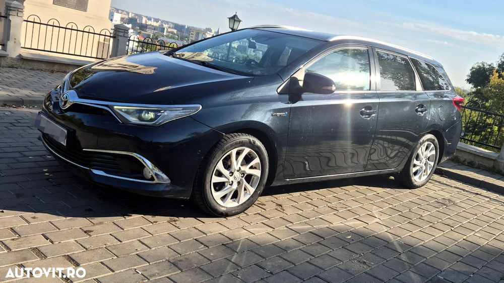Toyota Auris 1.8 L VVT-i HSD Sol + - 2