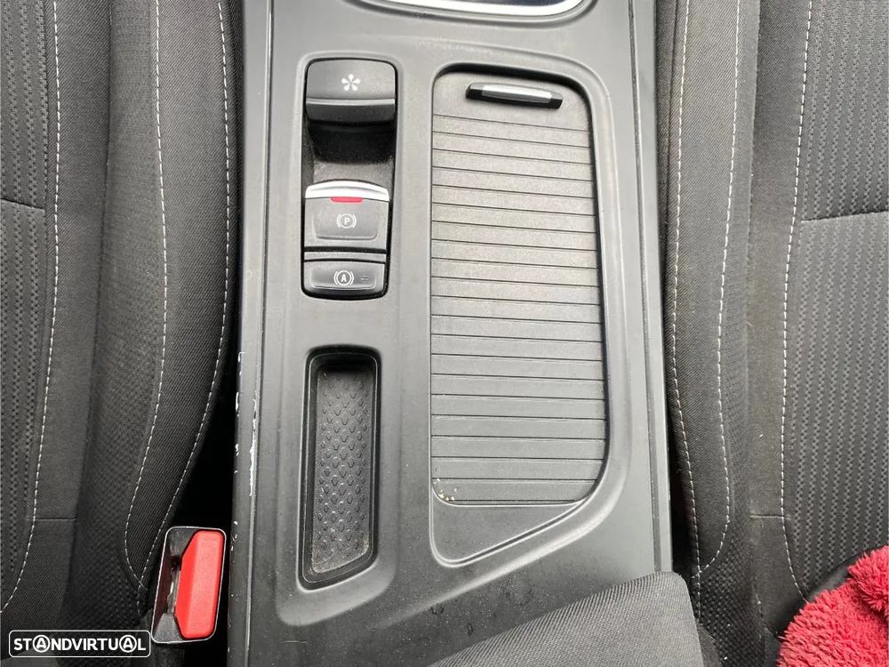 Renault Mégane Sport Tourer E-TECH Plug-in 160 INTENS - 25