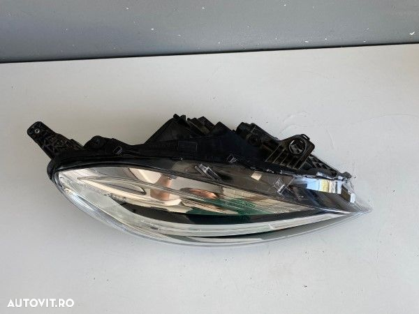 Far dreapta MID LED LHD VOLVO V40 2012-2019 32228484 - 9