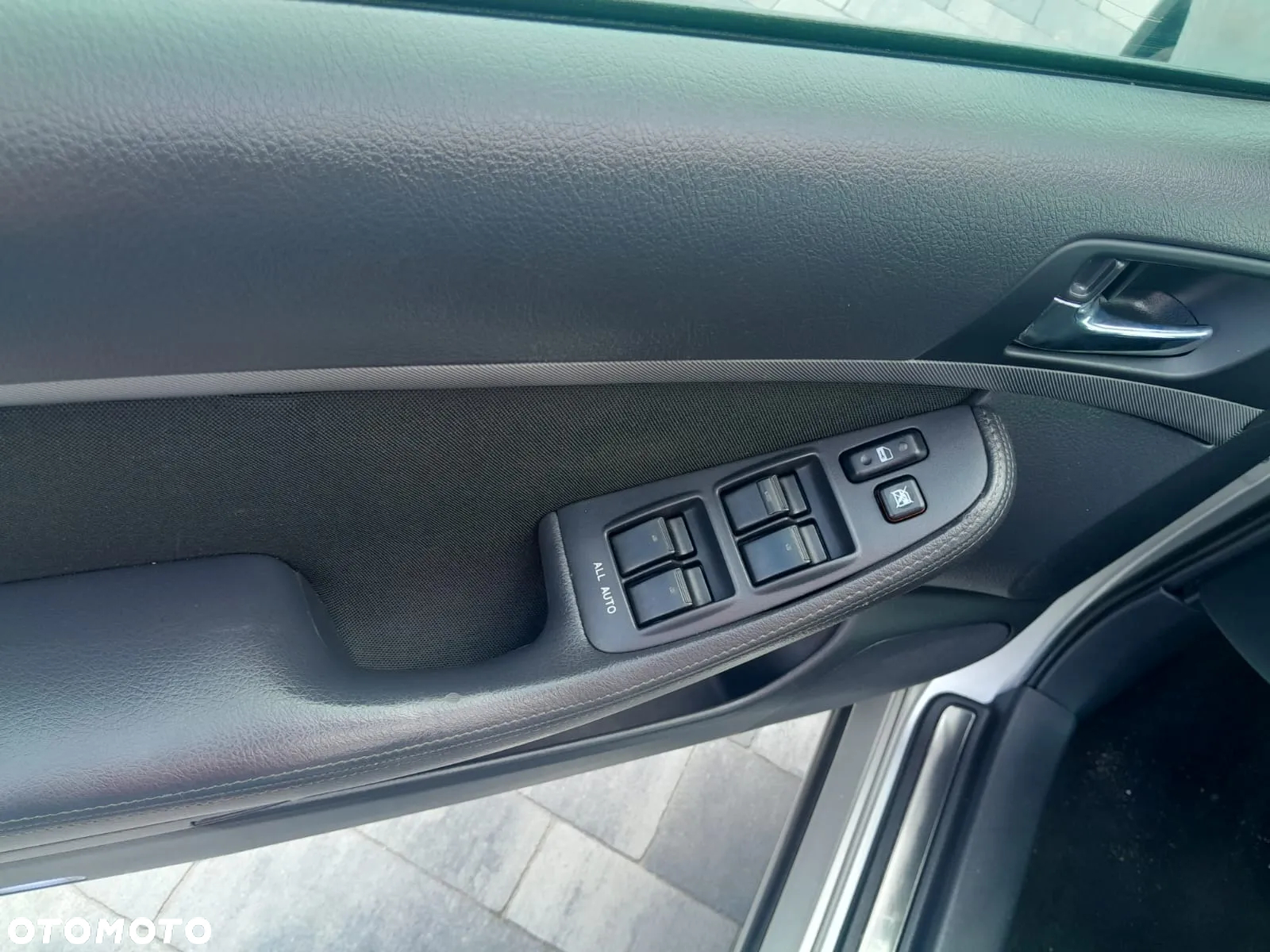 Toyota Avensis 2.0 D-4D Executive - 15