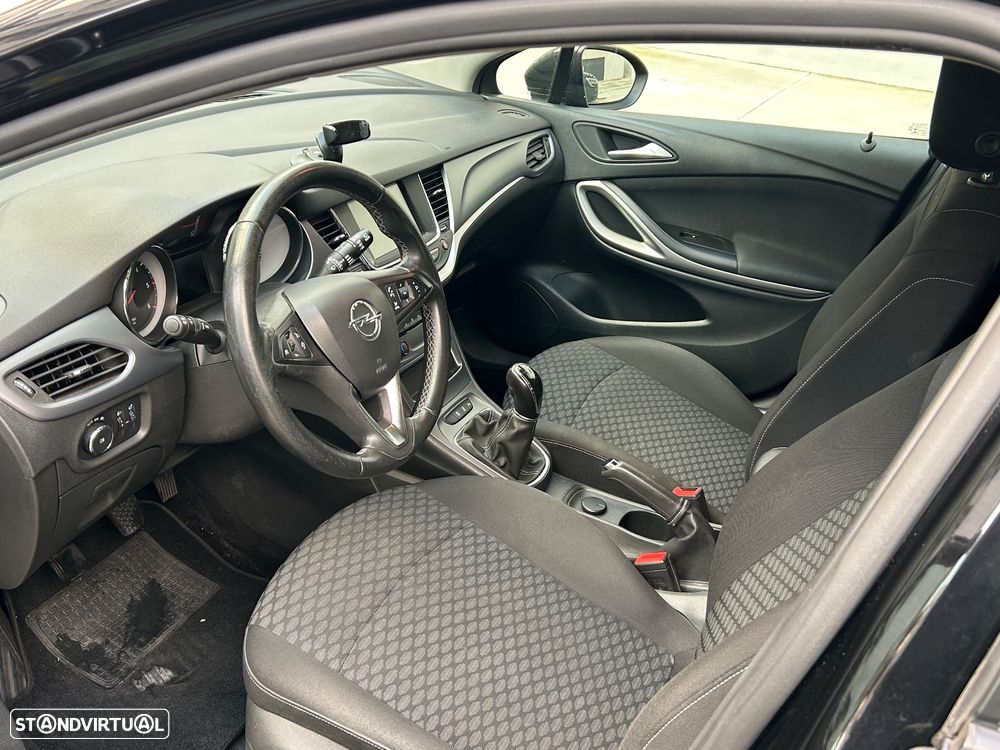 Opel Astra Sports Tourer - 11