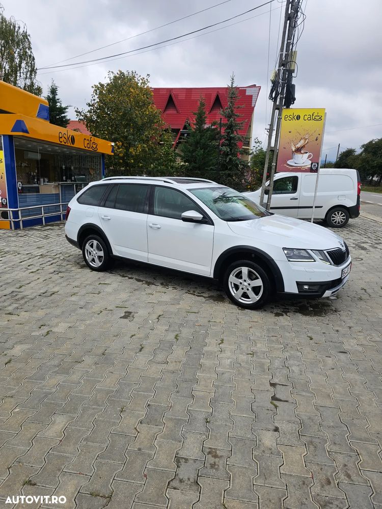 Skoda Octavia Combi 2.0 TDI DSG 4X4 Scout - 9