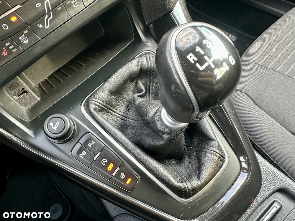Ford Focus 1.0 EcoBoost Gold X (Edition) - 34