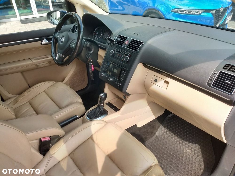 Volkswagen Touran - 27